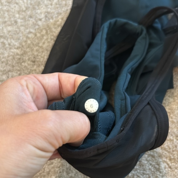 Lululemon sports bra size 6 - Picture 3 of 4